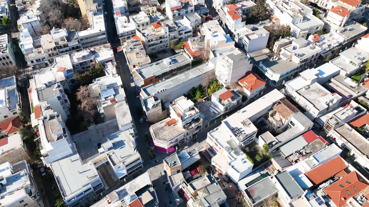 imágenes de drones de marousi, un suburbio en el norte de atenas, grecia