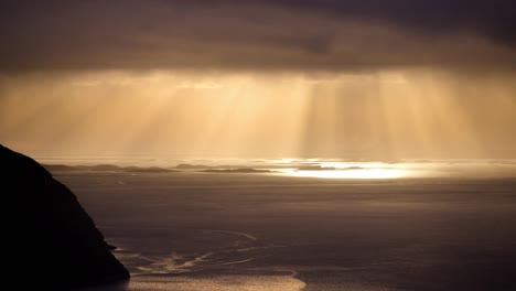 Norwegen-Strahlt-Sonnenuntergang-00