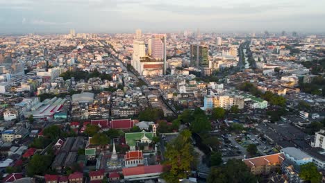 vista aérea de la ciudad de bangkok durante el amanecer