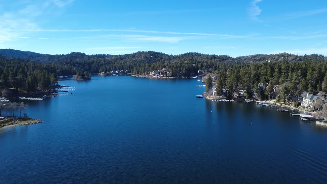 Luxuriöse Immobilien am Seeufer und Ferienwohnungen in Lake Arrowhead, San Bernardino County, Südkalifornien