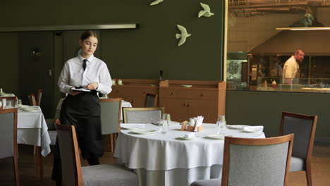 Person-working-in-a-restaurant