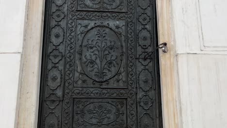 the various palaces inside the red fort and their craftsmanship