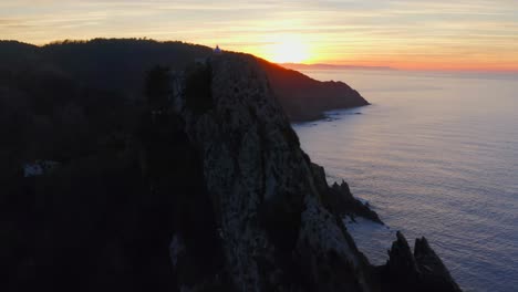 el faro de la plata and the surrounding cliffs