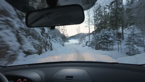 Carretera-Nevada-Conduciendo-En-El-Bosque---Pov