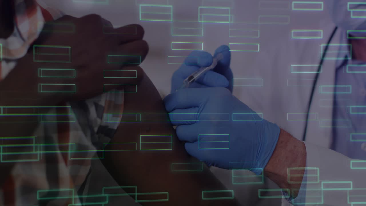 Profesional de la salud colocando la jeringa después de remangar la manga, administrando la vacuna mientras barras tenues se desplazan sobre el brazo.