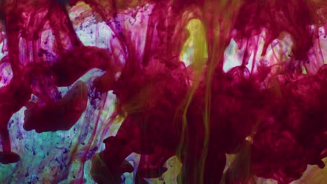 abstracto orgánico hipnótico tinta fractal pintura de colores se extiende en el agua