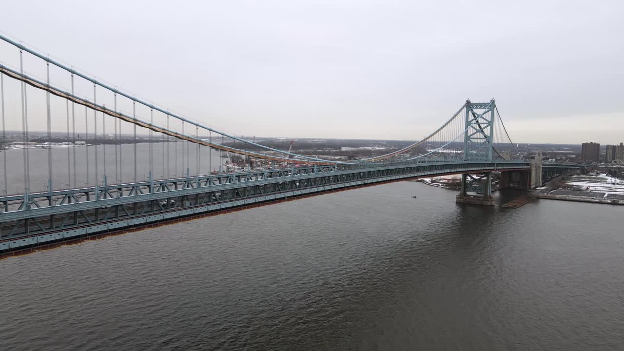 Eccellente vista aerea del Ponte Benjamin Franklin a Philadelphia, Pennsylvania.