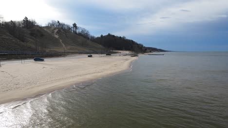 Gimbal-pan-of-the-shoreline-at-Pere-Marquette