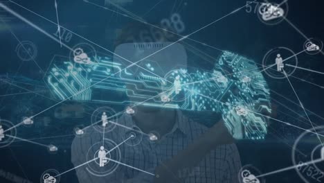 animación de números, conexiones y llave digital sobre el hombre caucásico en auriculares vr
