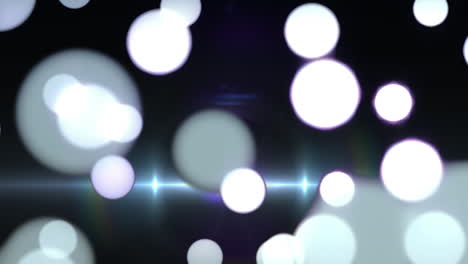 manchas blancas brillantes de luz y destello de la lente contra un fondo negro
