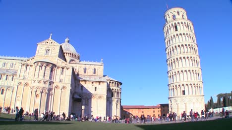 plano general de la famosa torre inclinada de pisa