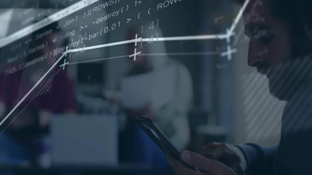 animación del procesamiento de datos financieros sobre empresario caucásico usando tableta en la oficina.