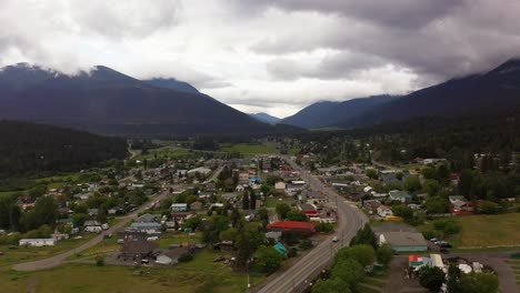 Volando-Sobre-Clinton:-Imágenes-De-Drones-Que-Muestran-El-Majestuoso-Paisaje-De-Esta-Ciudad-De-Bc