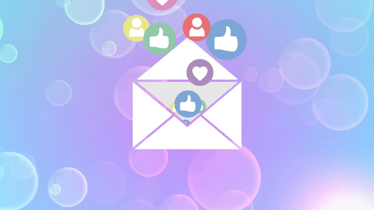 sobre con iconos de las redes sociales voladoras