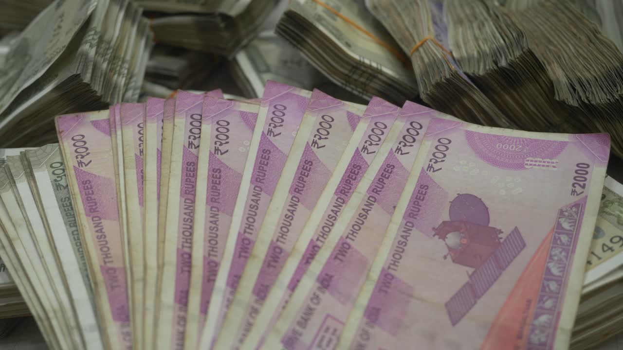 Banchette indiane da 2.000 rupie, primo piano