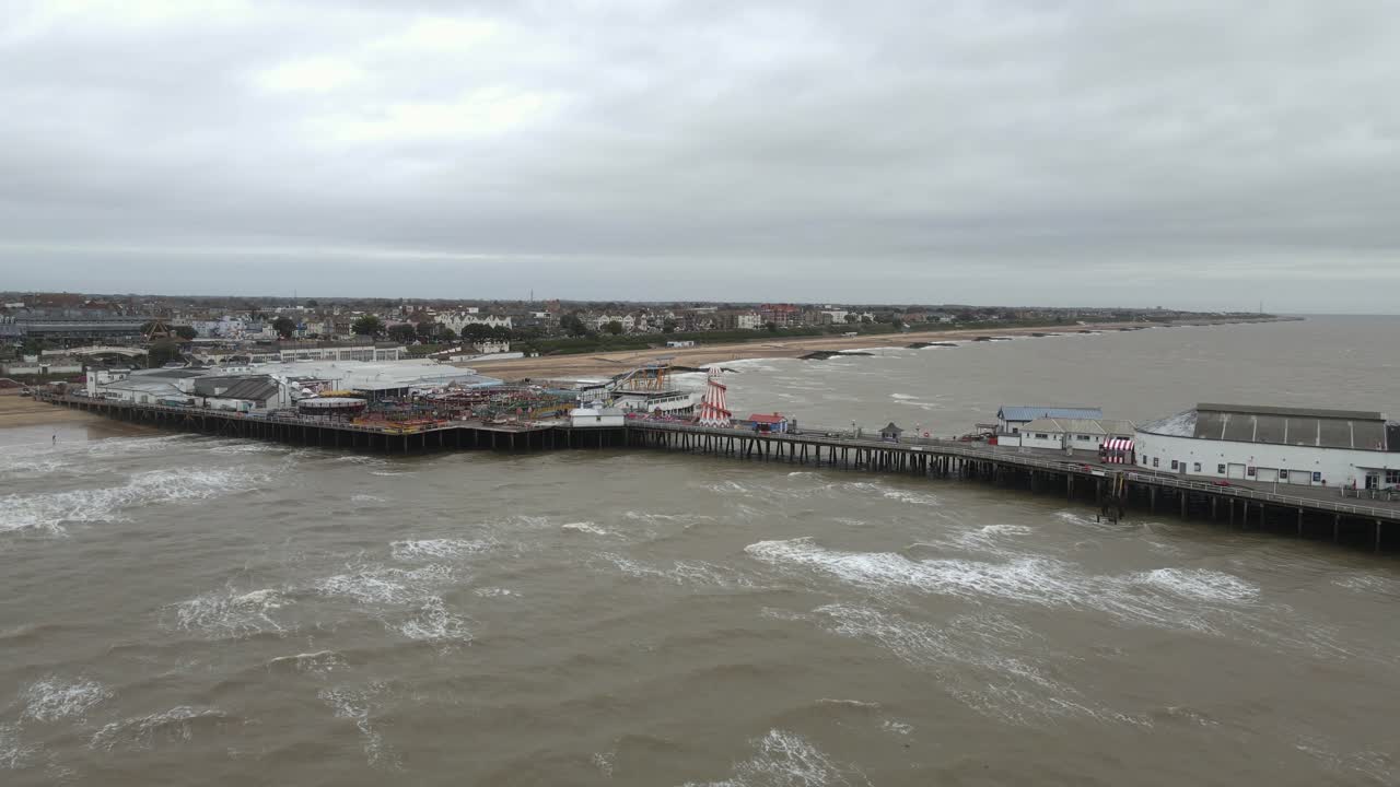 clacton en el muelle del mar en imágenes aéreas de otoño