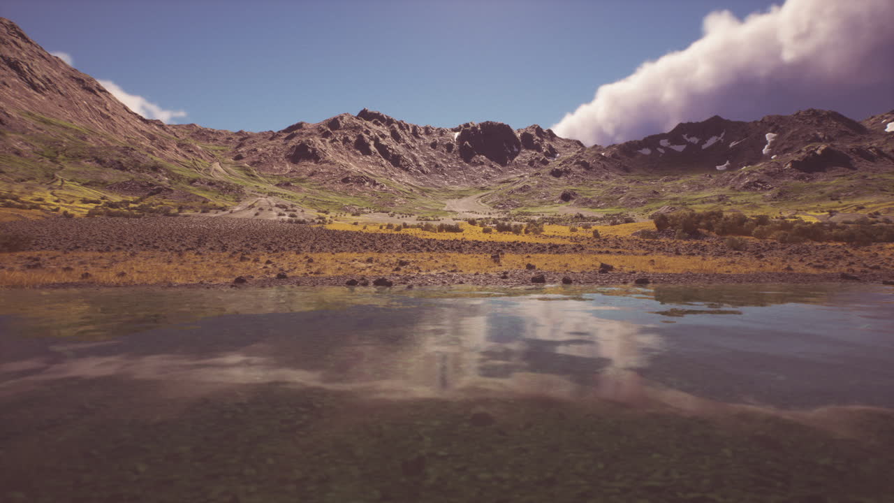hermoso lago de montaña con reflejo