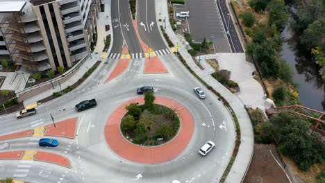 lapso de tiempo aéreo de la rotonda de coches