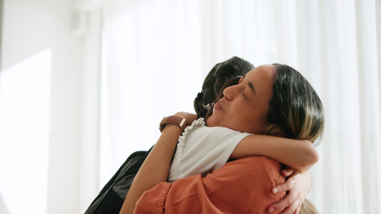 사랑, 배, 그리고 아이를 안아주는 어머니