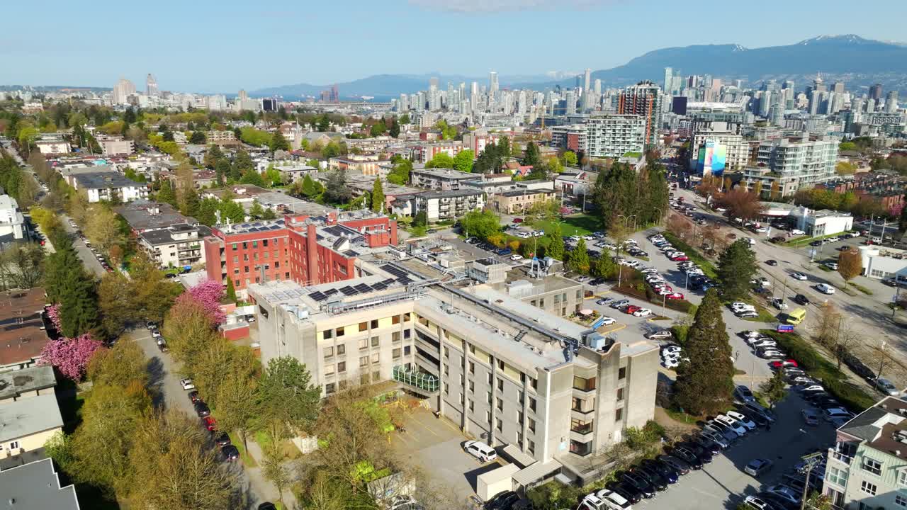 Complesso ospedaliero Mount Saint Joseph vicino all'incrocio tra Kingsway ed East 12th Avenue a Vancouver, Columbia Britannica, Canada. Scatto aereo
