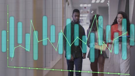 Animation-Von-Diagrammen-über-Verschiedene-Kollegen,-Die-Im-Bürokorridor-Diskutieren