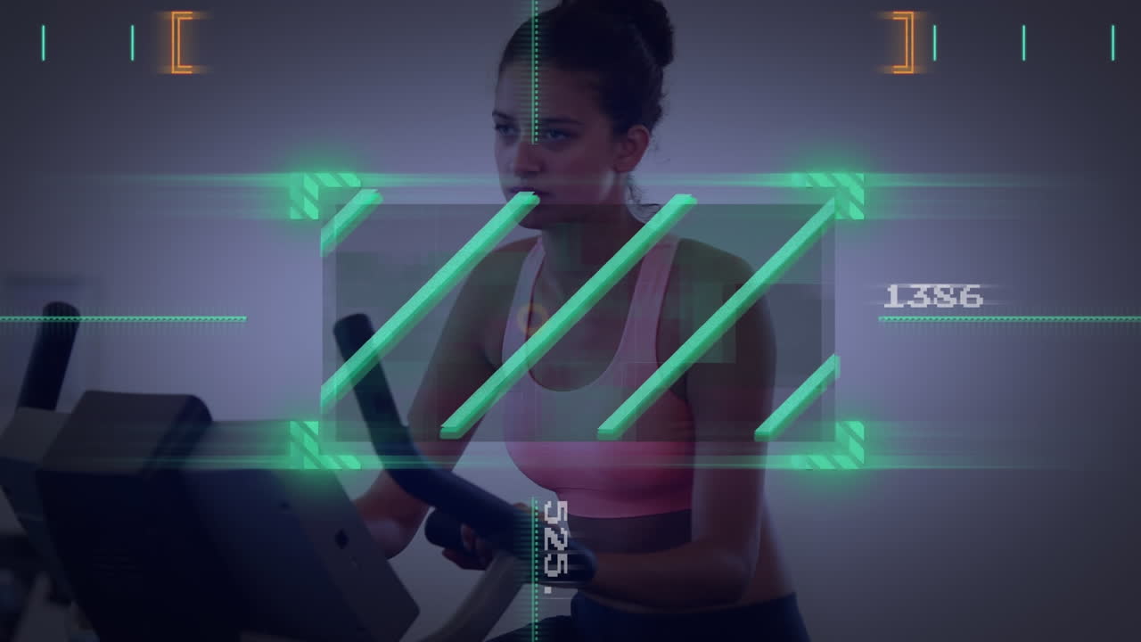 animación del procesamiento de datos sobre una mujer caucásica haciendo ejercicio en el gimnasio.