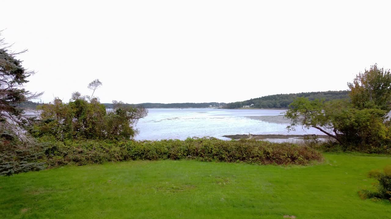 Push in pan to ocean Maine