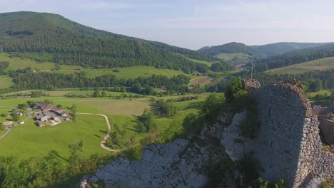 El-Castillo-De-Alt-bechburg-Está-En-Holderbank-En-El-Cantón-De-Solothurn-En-Suiza