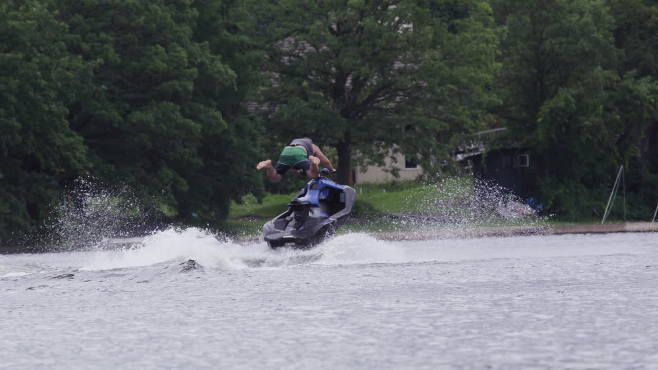 Jetski superman-trick i slowmotion