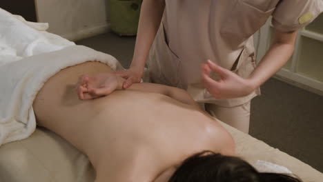 professional back and shoulder massage therapy