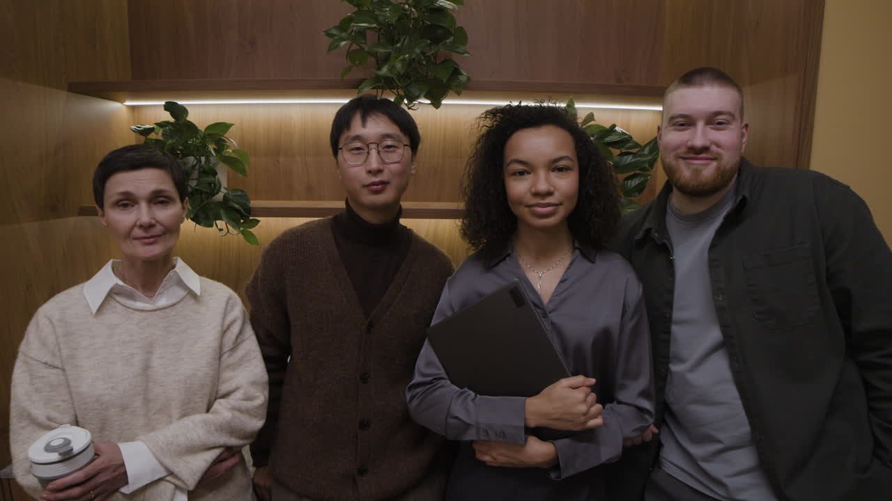 현대 사무실 의 팀 초상화