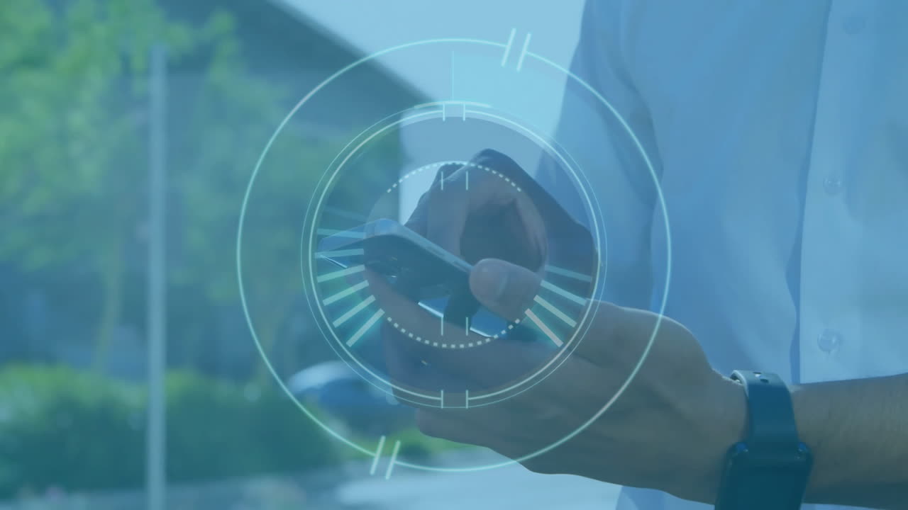 utilizando un teléfono inteligente, persona que interactúa con la animación de la interfaz digital sobre un fondo al aire libre