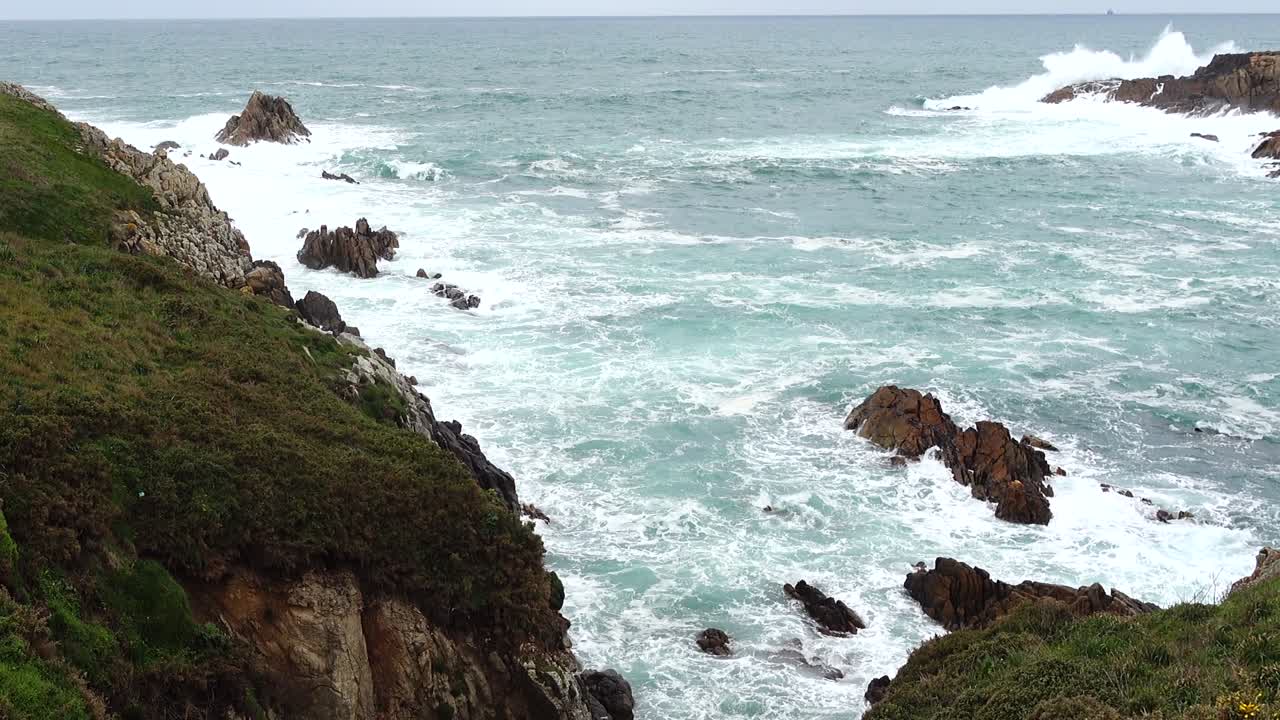 Rocce e oceano. La Coruña. Spagna. Oceano Atlantico