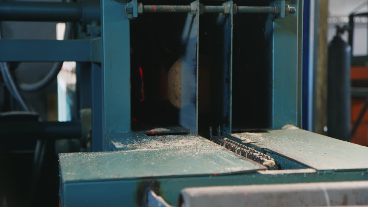 troncos cortados en tablas planas ordenadas