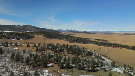 Hartsel-Colorado-Antena-Adelante-Pan-Tarde-Soleada-Primavera-Invierno-Nieve-30-Fps