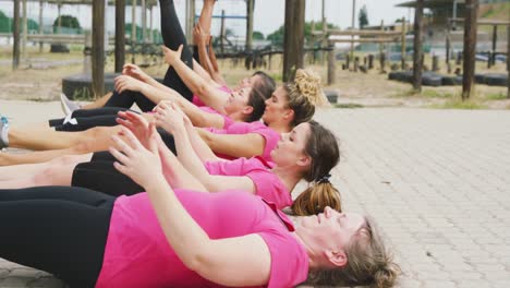 Freundinnen-Genießen-Es,-Gemeinsam-Im-Bootcamp-Zu-Trainieren