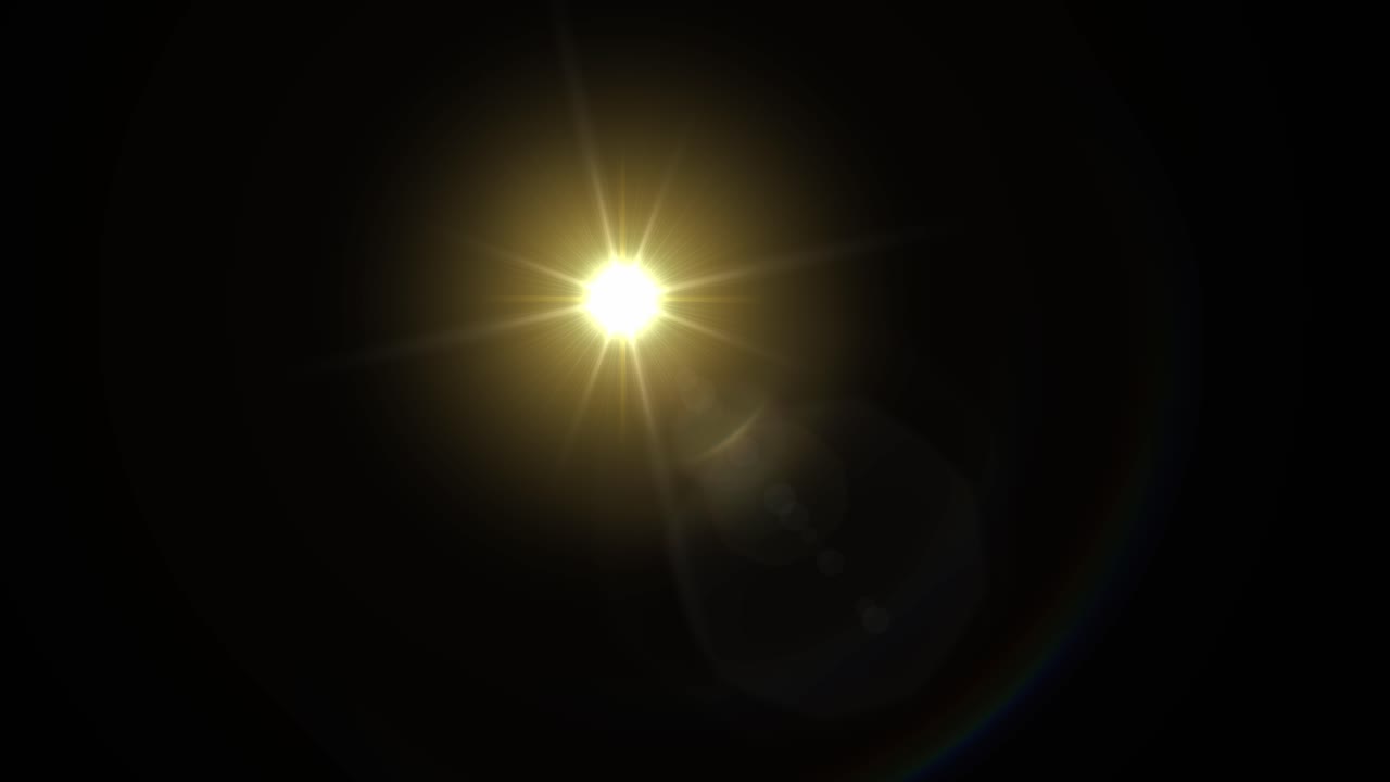 Bagliore solare dorato con un effetto a stella a più punte e alone colorato che si muove da sinistra a destra. Isolato su sfondo nero per compositing e VFX.