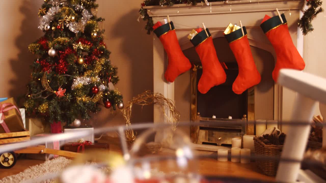 크리스마스 진저브레드 쿠키와 크리스마스 장식품