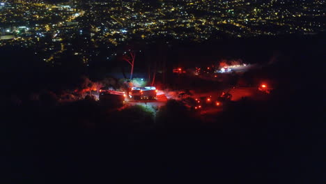 respondiendo a otro incendio nocturno