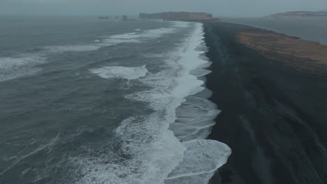 Black-sand-beach-at-Dyrholaey-in-Iceland