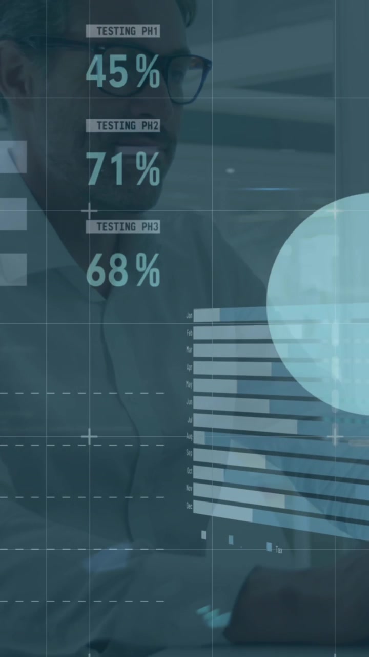 Animation af databehandling over kaukasisk forretningsmand der bruger bærbar computer på kontor