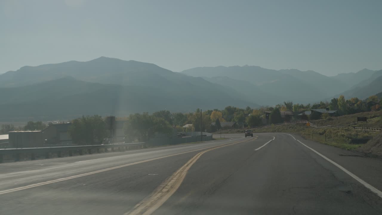 경치 좋은 산악 도로 여행