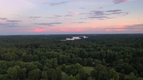 Puesta-De-Sol-Sobre-El-Lago-Lanier-En-Georgia