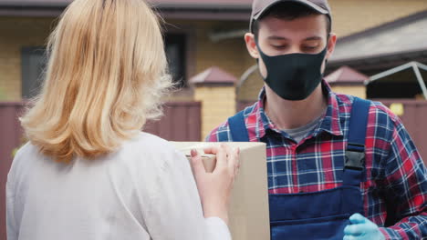 courier brings parcel to the recipient's house woman picks it up 1