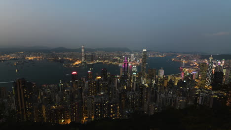 Abend-zu-Nacht-Zeitraffer-Der-Beleuchteten-Skyline-Von-Hongkong