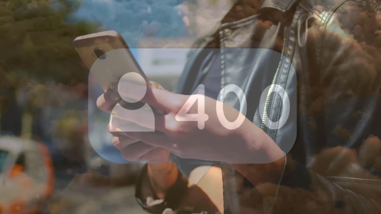 스마트 폰을 사용하는 여성에 대한 소셜 미디어 아이콘의 애니메이션