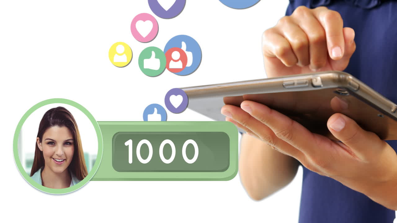 mujer navegando en su tableta 4k