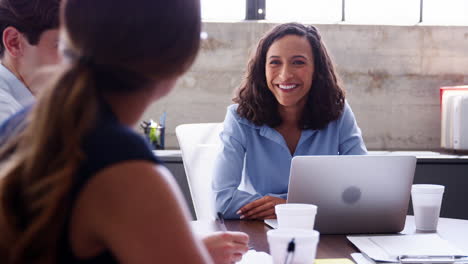 Young-female-boss-holds-a-meeting-in-a-modern-office