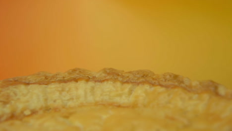 [cámara utilizada: canon c300] primer plano: corteza de pastel giratoria