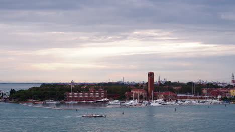 Toma-Aérea-De-La-Escuela-Naval-Militar-&quot;francesco-Morosini&quot;-En-Vence,-Italia